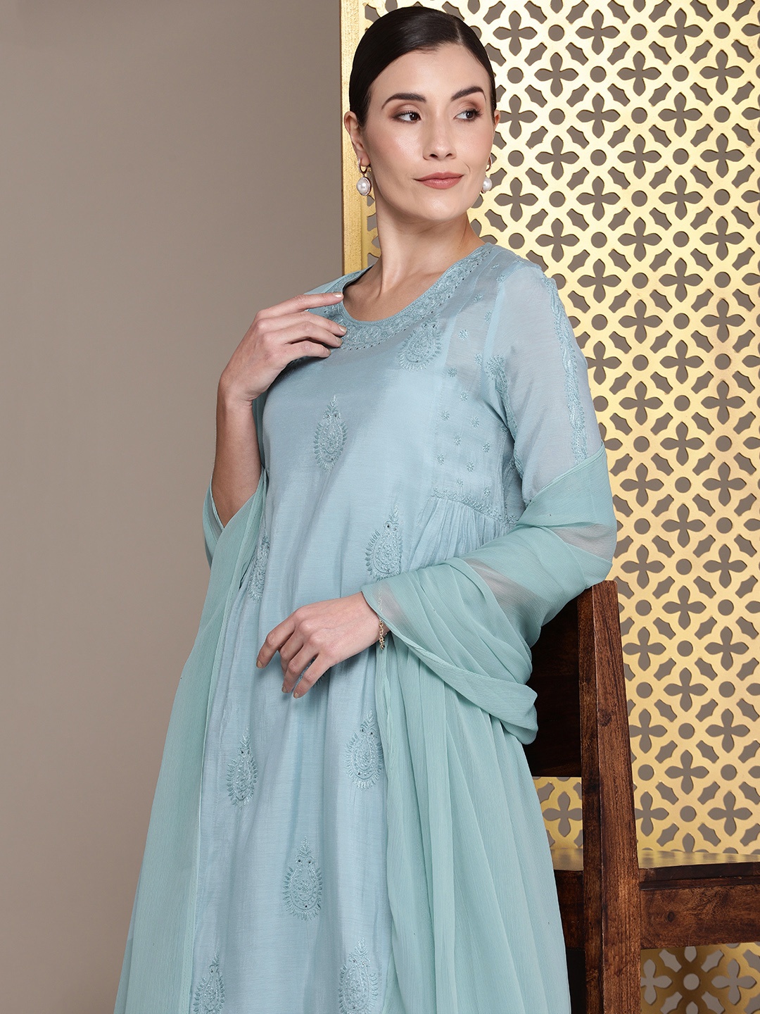 

House of Pataudi Floral Chikankari Embroidered flared Jashn Kurta with Palazzo & Dupatta, Blue