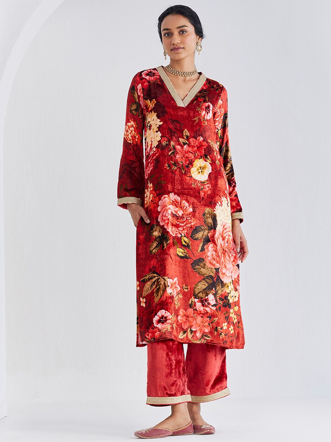 

Ancestry Floral Printed V-Neck Straight Kurta, Red