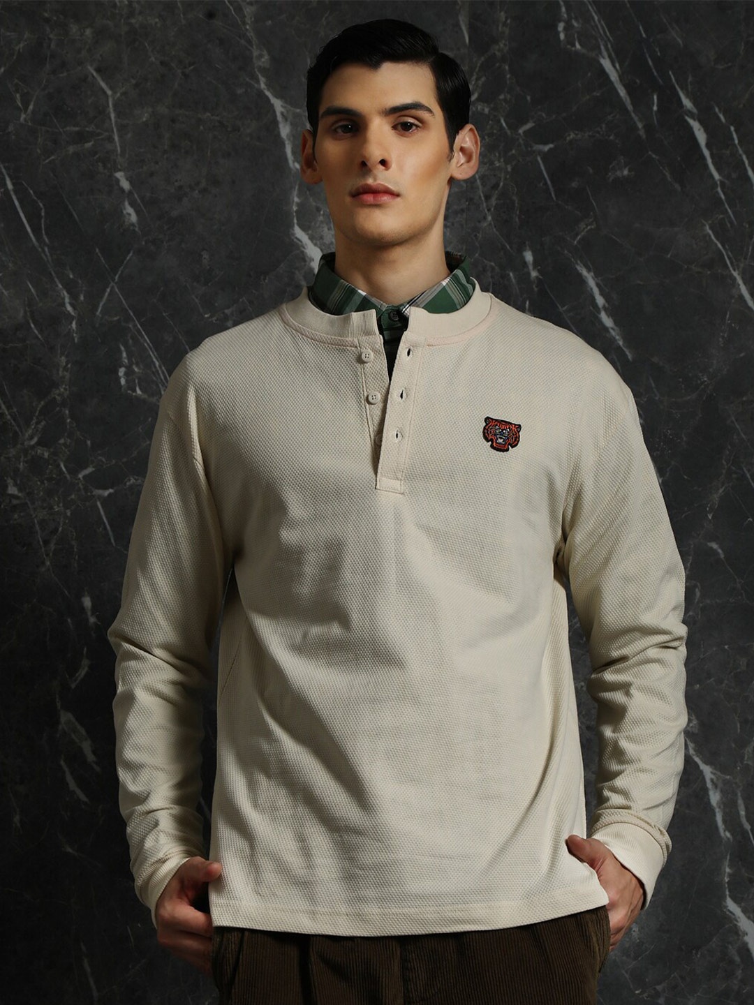 

Breakbounce Beige Self Design Round Neck Cotton Relaxed Fit T-shirt