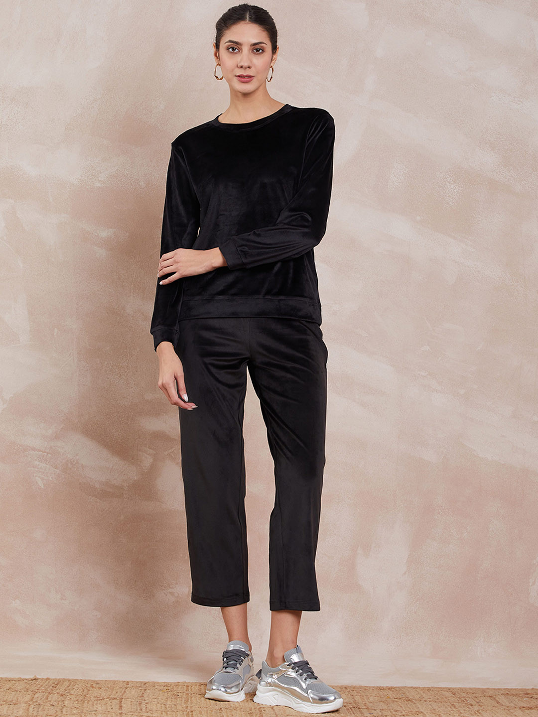 

all about you Round Neck Velvet T-Shirt With Trouser, Black
