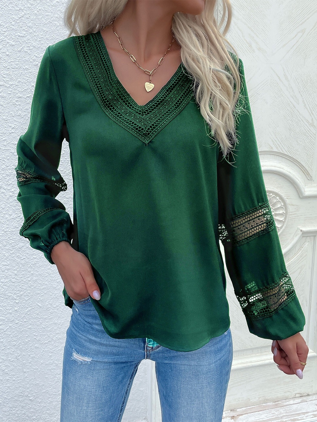 

StyleCast Green V-Neck Cuffed Sleeves Top