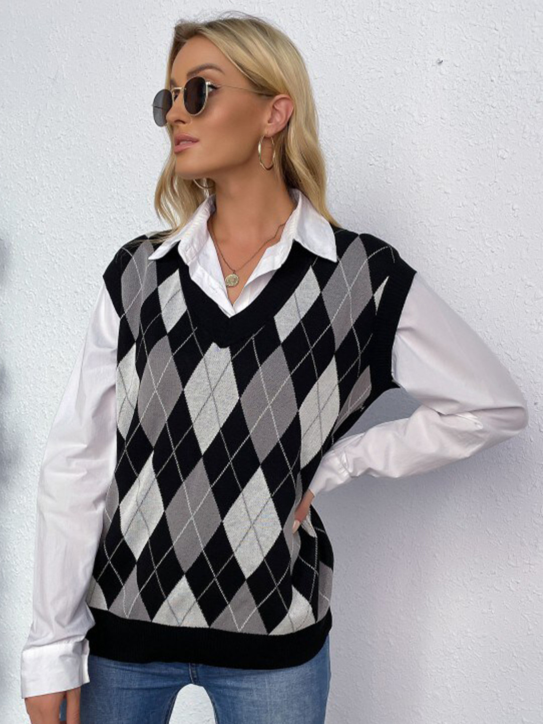 

StyleCast Black Self Design Sleeveless Top