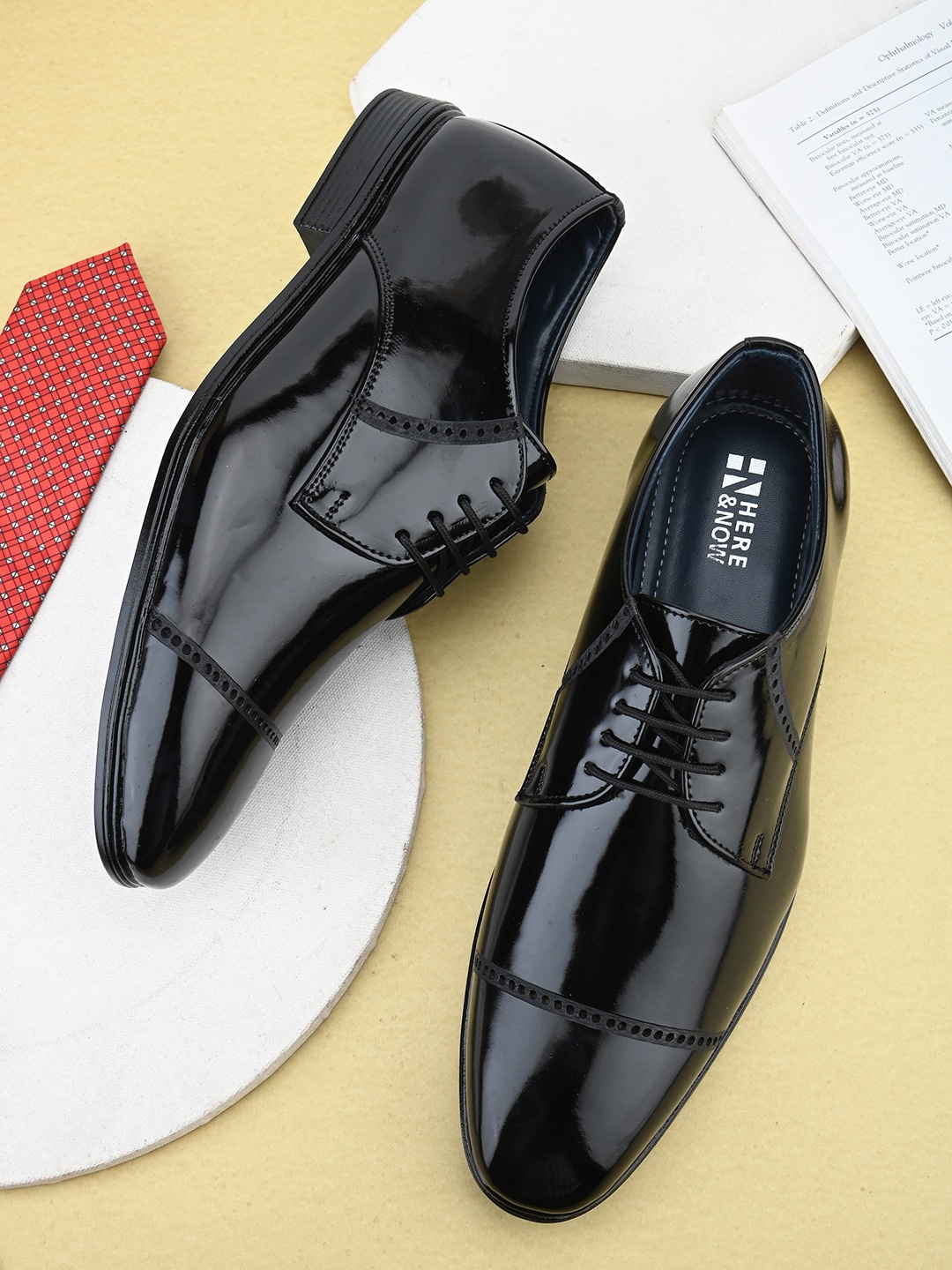 

HERE&NOW Men Black Round Toe Formal Derbys