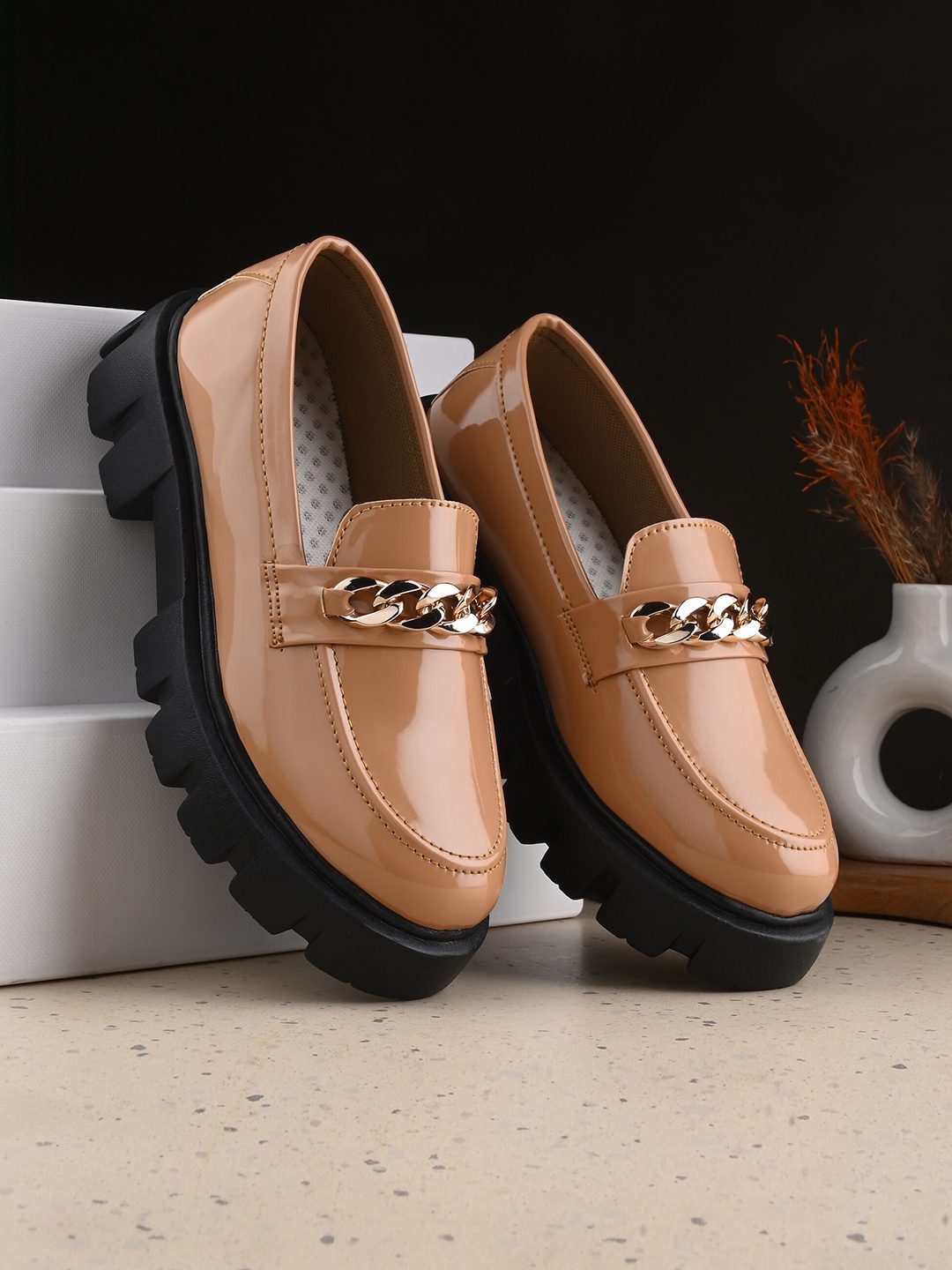 

MENGLER Women Round Toe Heeled Horsebit Loafers, Beige