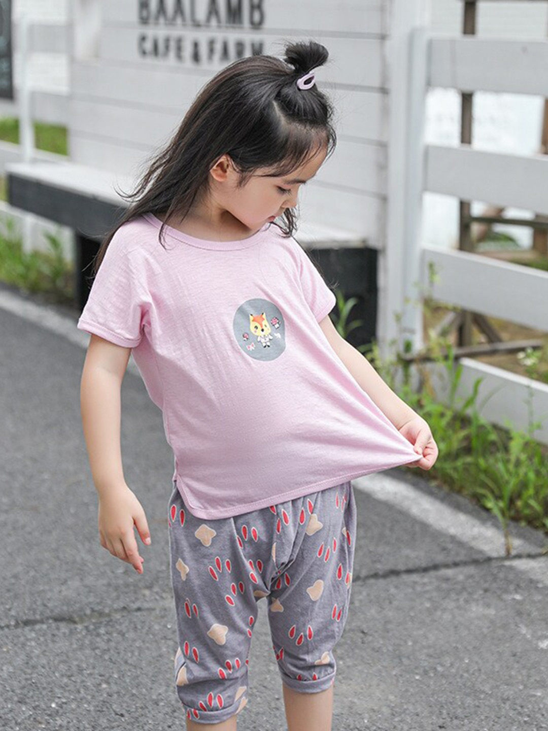 

StyleCast Girls Purple Pure Cotton Printed T-shirt with Shorts