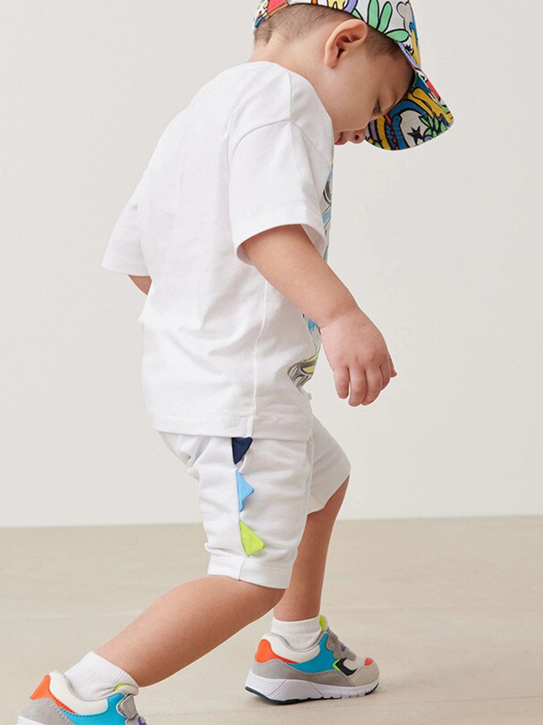 

StyleCast Boys White & Blue Printed Pure Cotton Top with Shorts