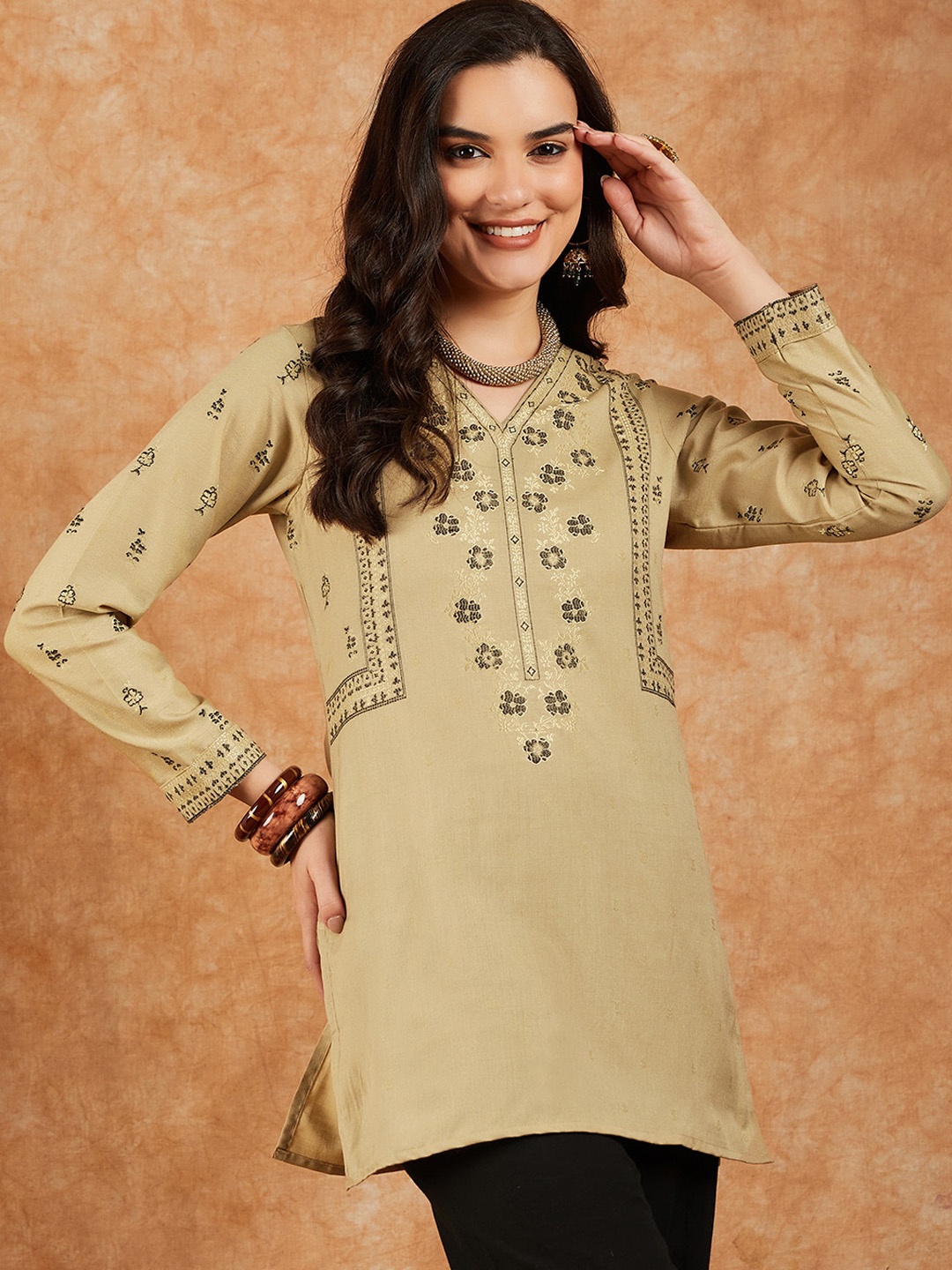 

HK colours of fashion Ethnic Motifs Printed V-Neck Long Sleeves Straight Jacquard Kurta, Beige