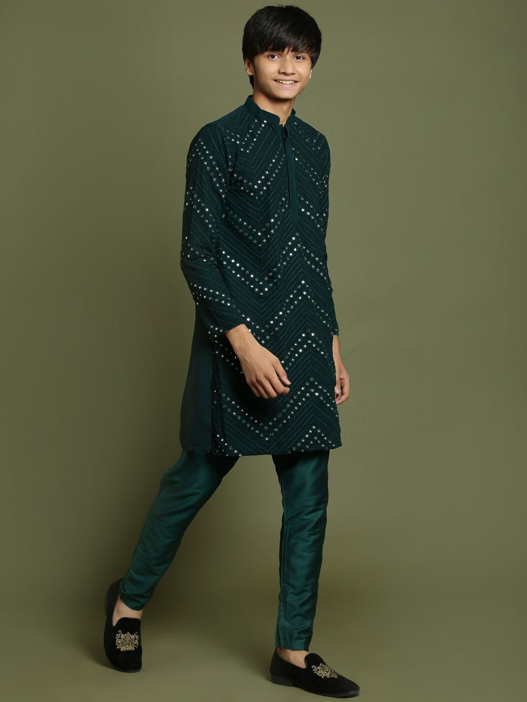 

VASTRAMAY Boys Chevron Embroidered Mirror Work Kurta with Pyjamas, Green