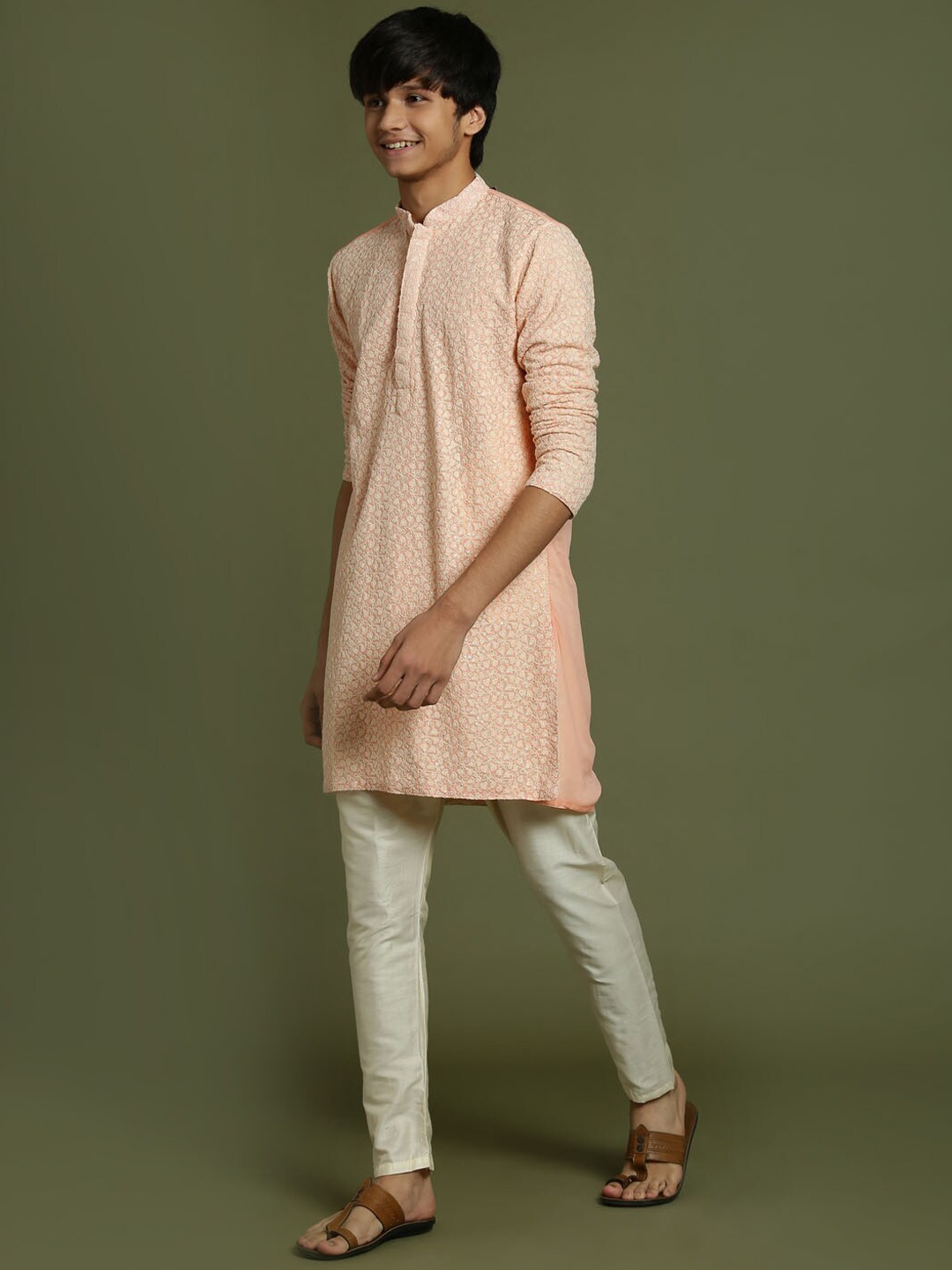 

VASTRAMAY Boys Ethnic Motifs Embroidered Georgette Chikankari Kurta with Pyjamas, Pink