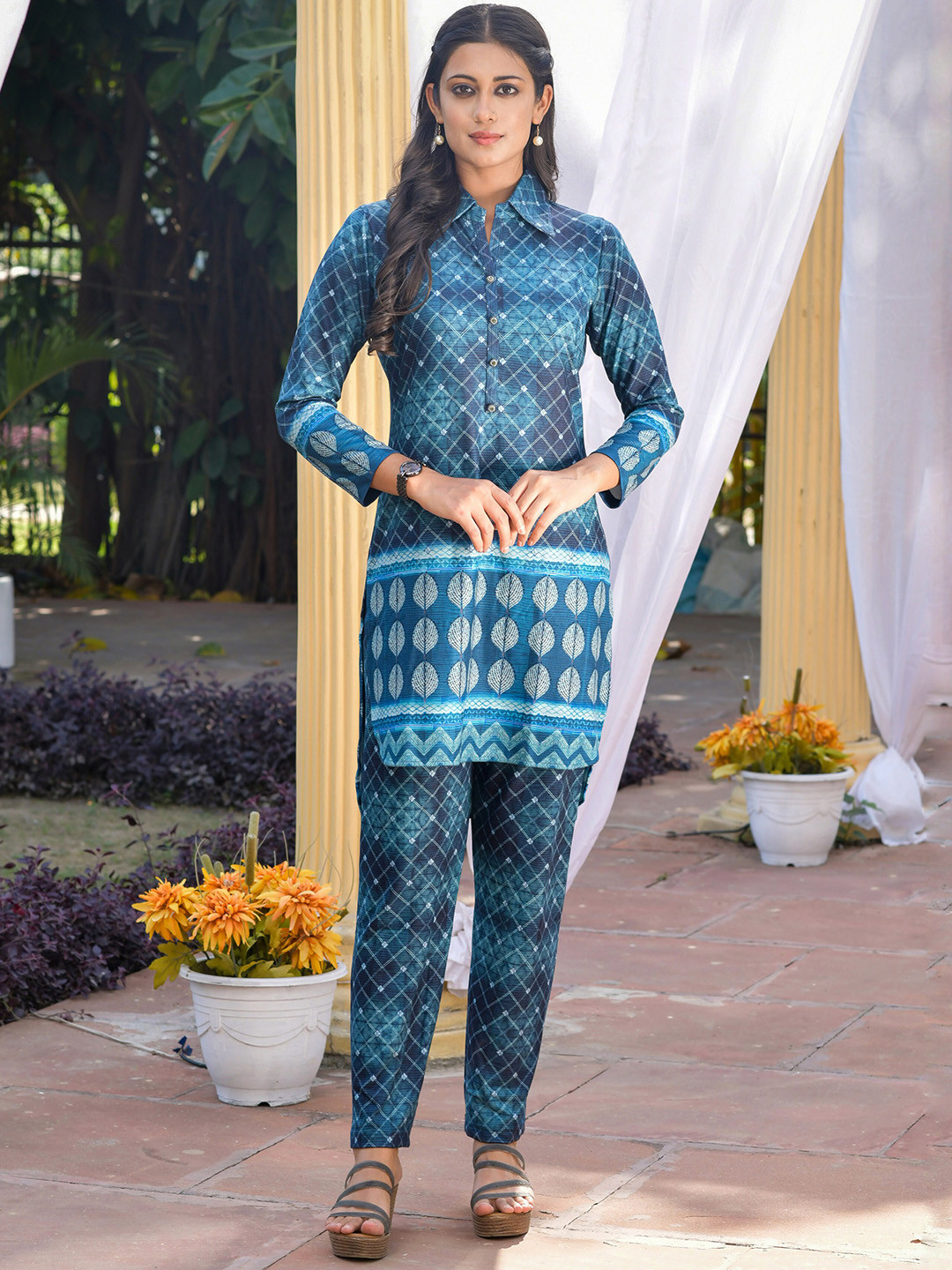 

Idhu Geometric Printed Kurta with Trousers, Blue