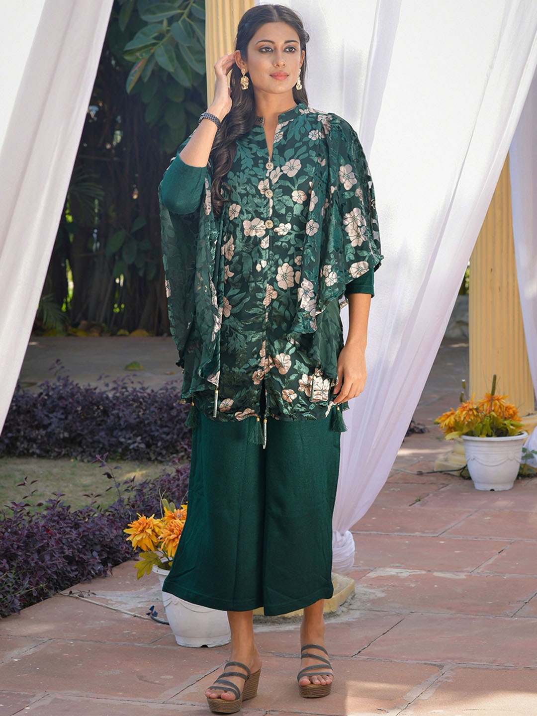 

Idhu Floral Printed Kaftan Kurta With Palazzos, Green