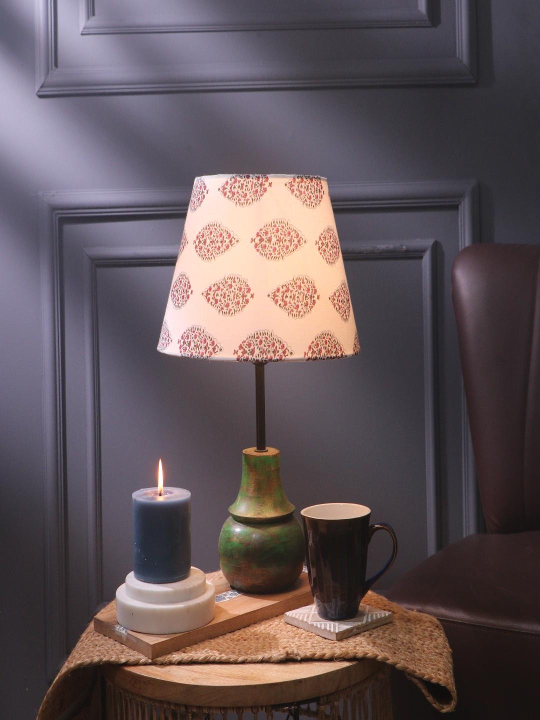 

The Decor Mart White & Red Printed Wood Table Lamp & Shade