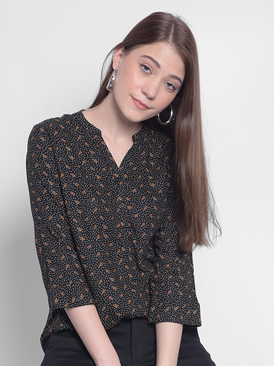 

Crimsoune Club Floral Printed Mandarin Collar Shirt Style Top, Black