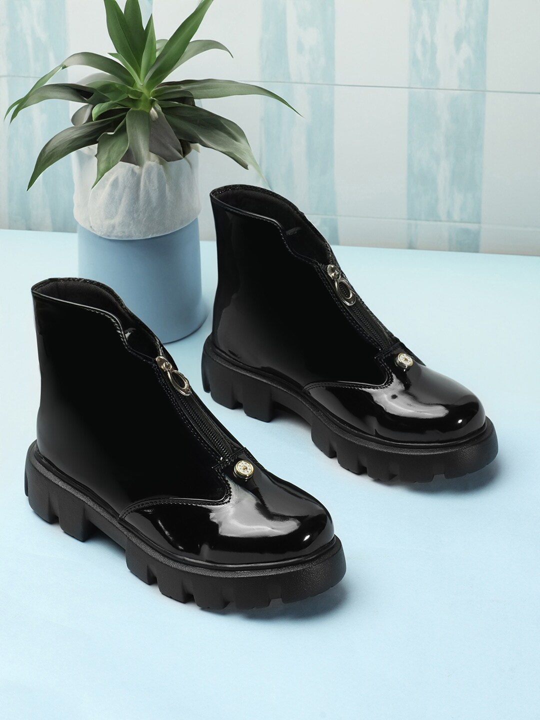 

The Roadster Lifestyle Co. Women Black Mid Top Platform Heel Chunky Boots With Zip