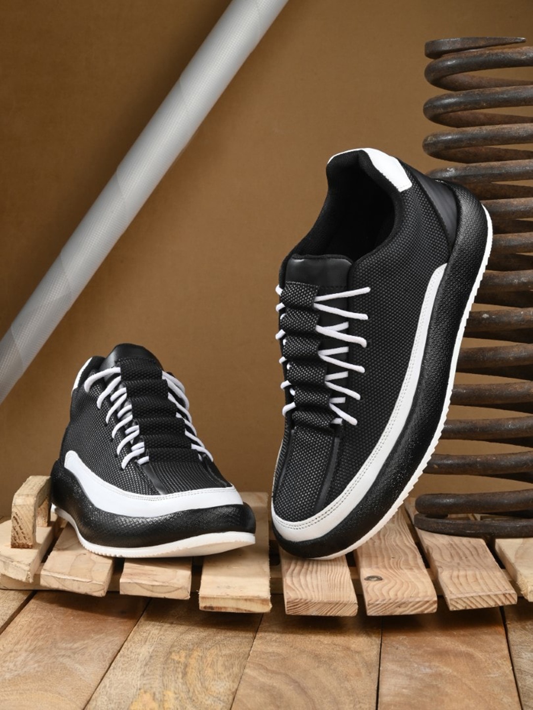 

The Roadster Lifestyle Co. Men Black & White Memory Foam Insole Lace-Up Sneakers