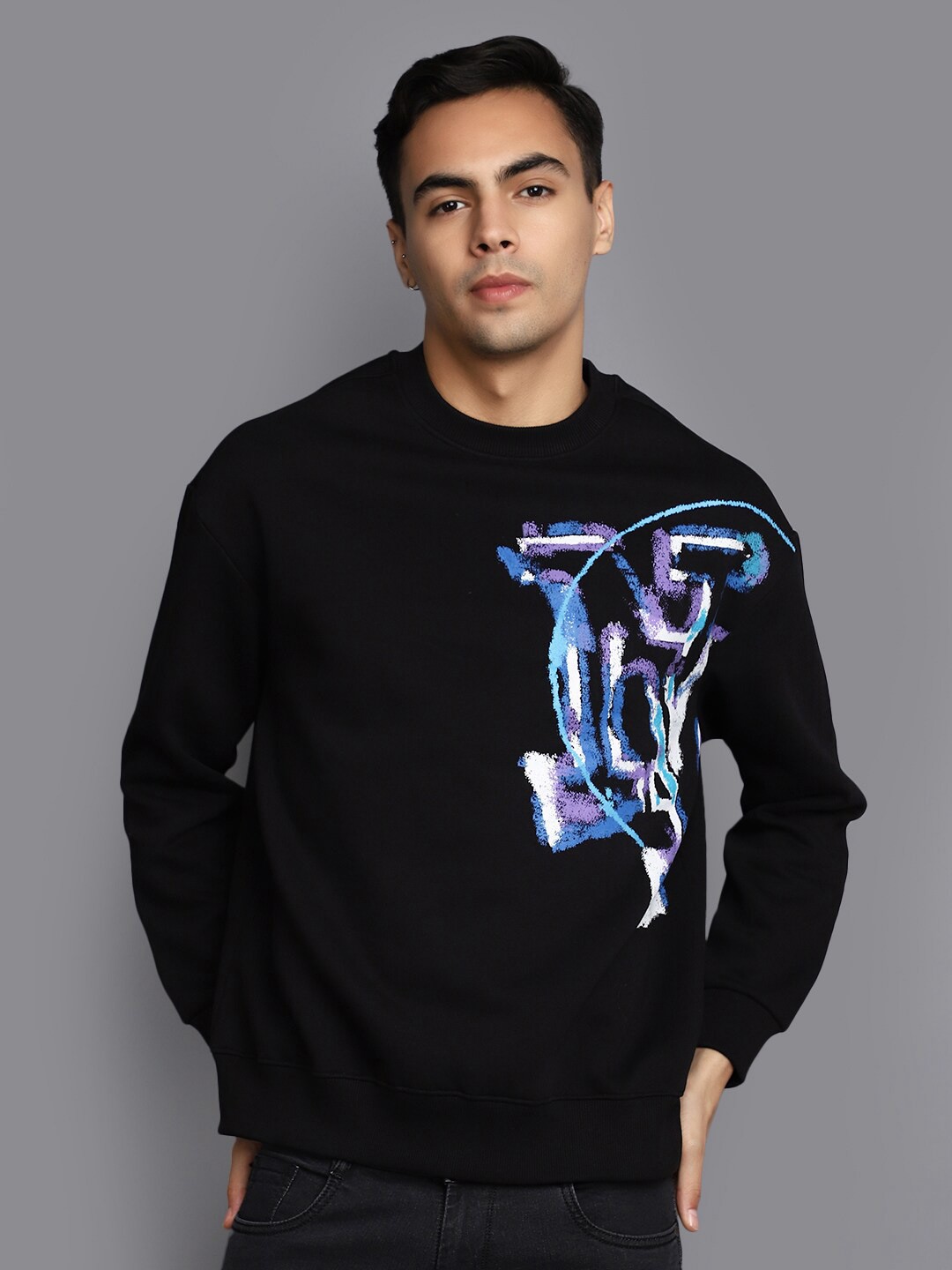

V-Mart Graphic Printed Pullover, Black