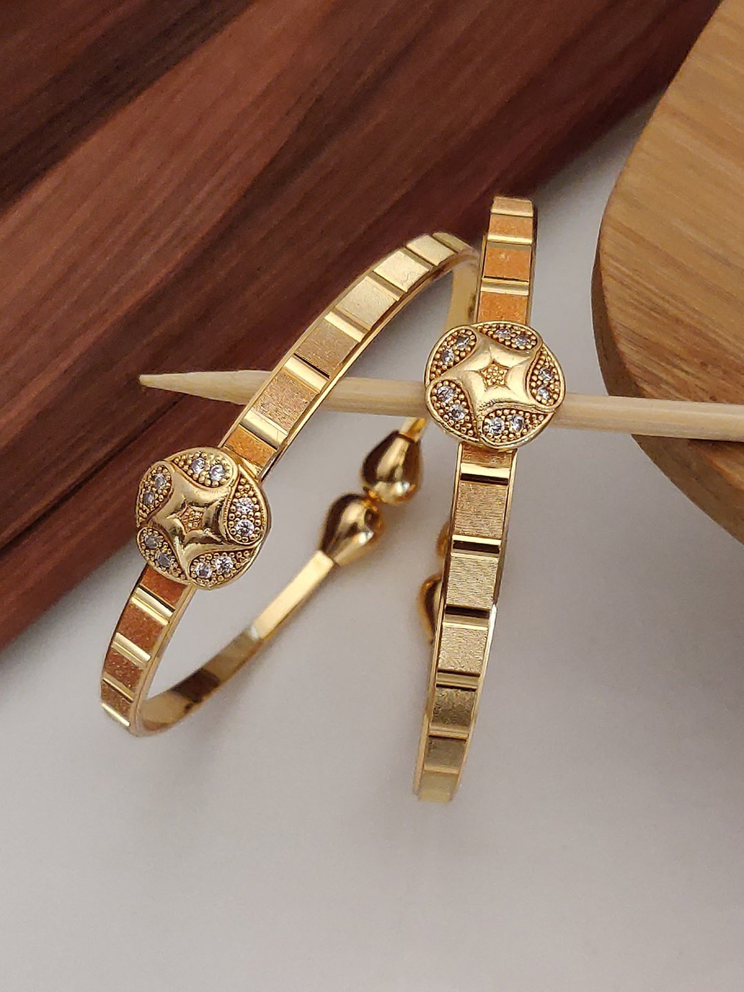 

Shining Diva Set Of 2 Gold-Plated Crystal-Studded Bangles