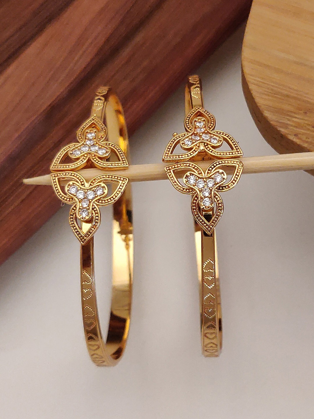 

Shining Diva Set Of 2 Gold-Plated Crystal Studded Bangle