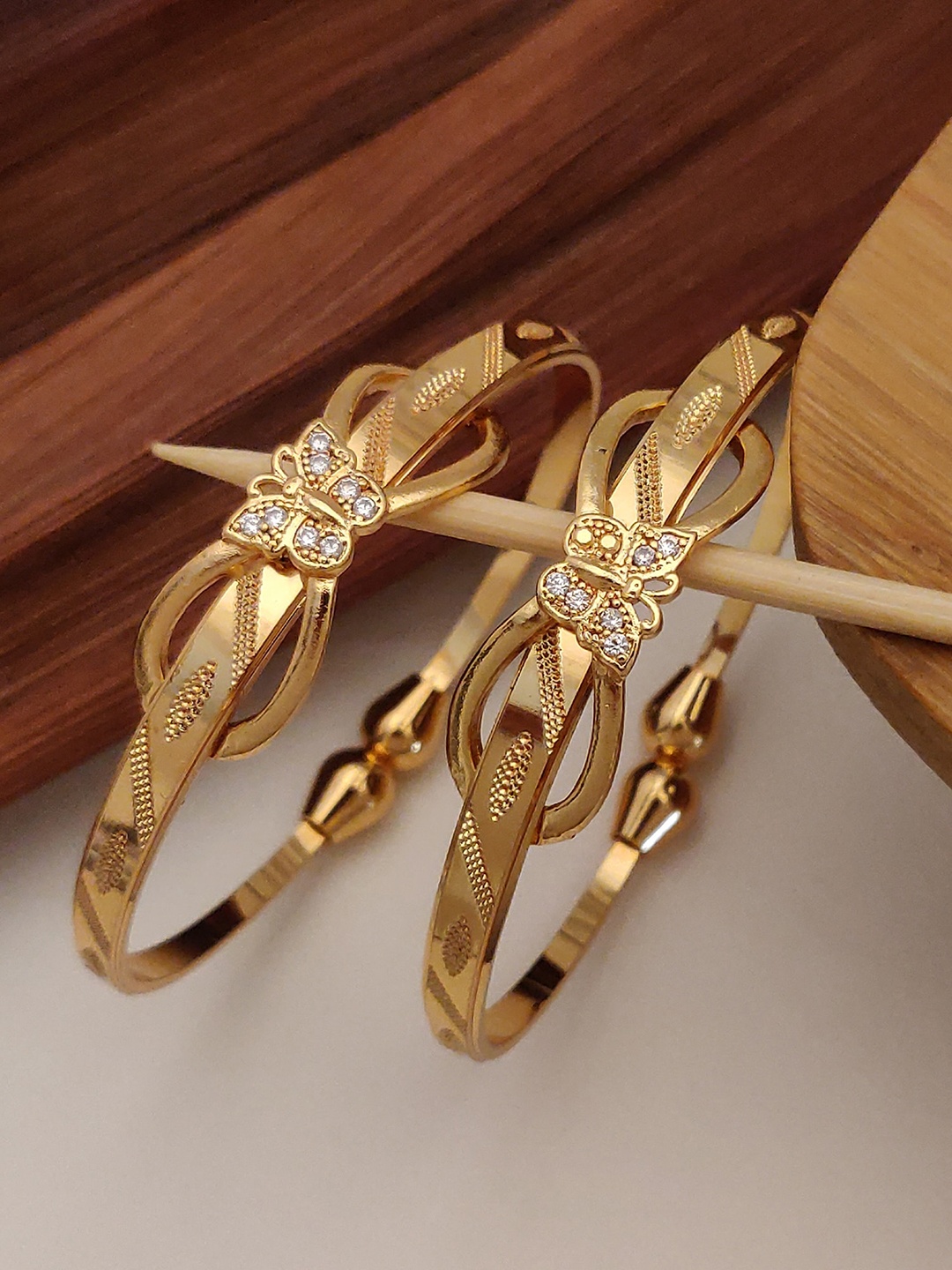 

Shining Diva Set Of 2 Gold-Plated Crystals -Studded Bangles