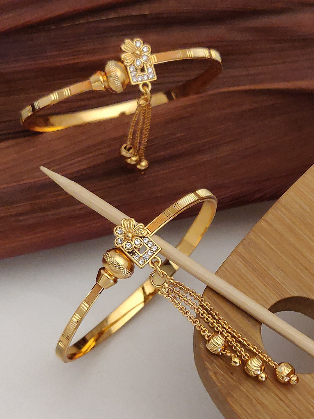 

Shining Diva Set Of 2 Gold-Plated Crystal-Studded Bangles
