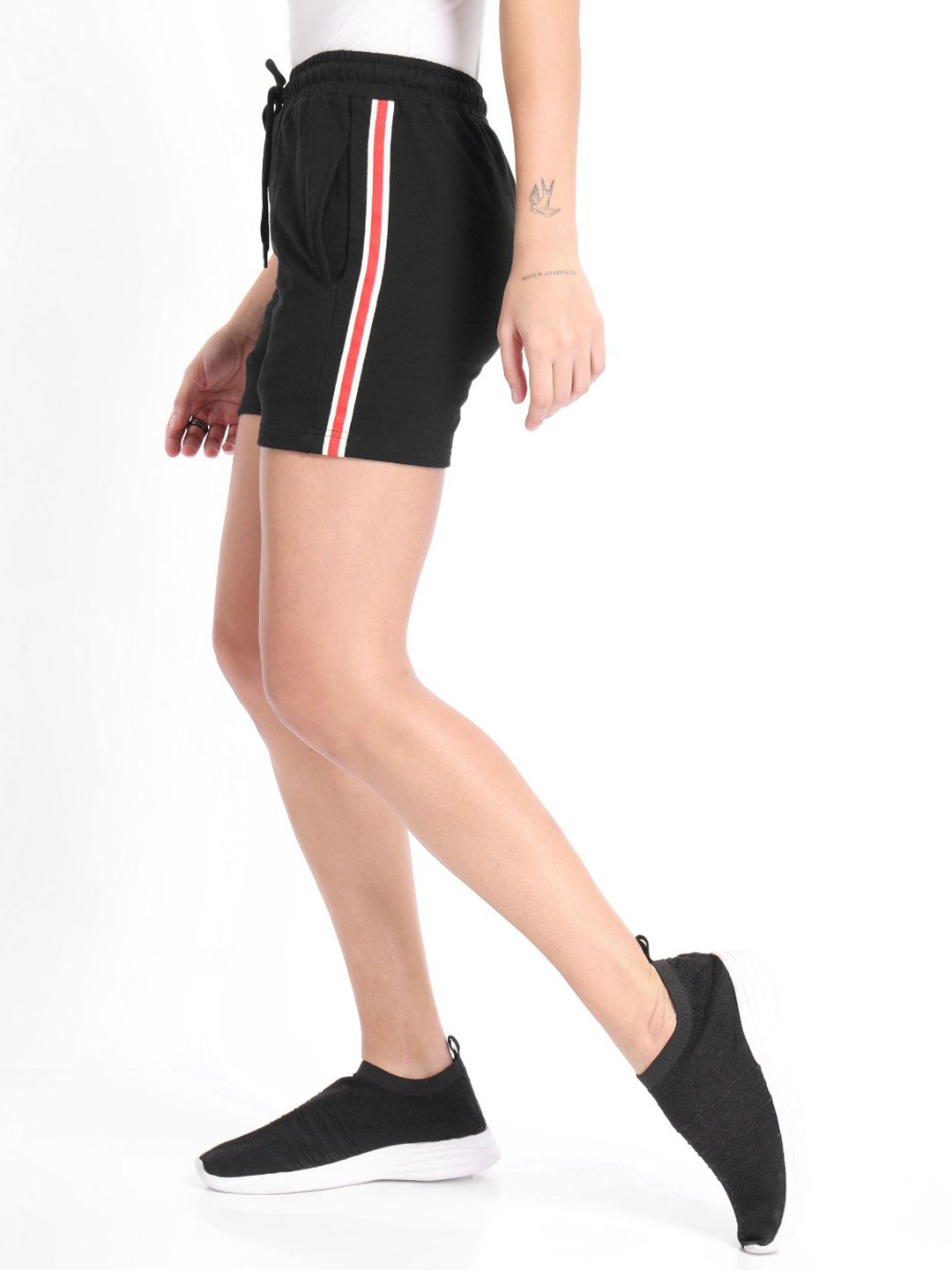 

NOBERO Women Mid Rise Cotton Regular Shorts, Black