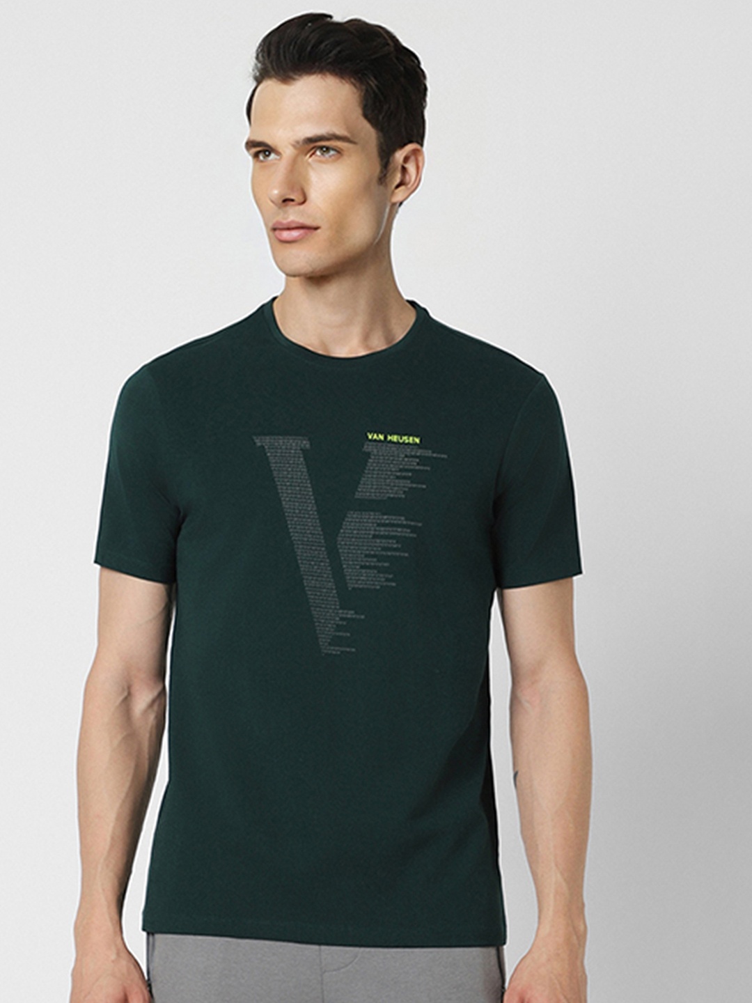

Van Heusen Flex Men Green Typography Printed Applique Slim Fit T-shirt