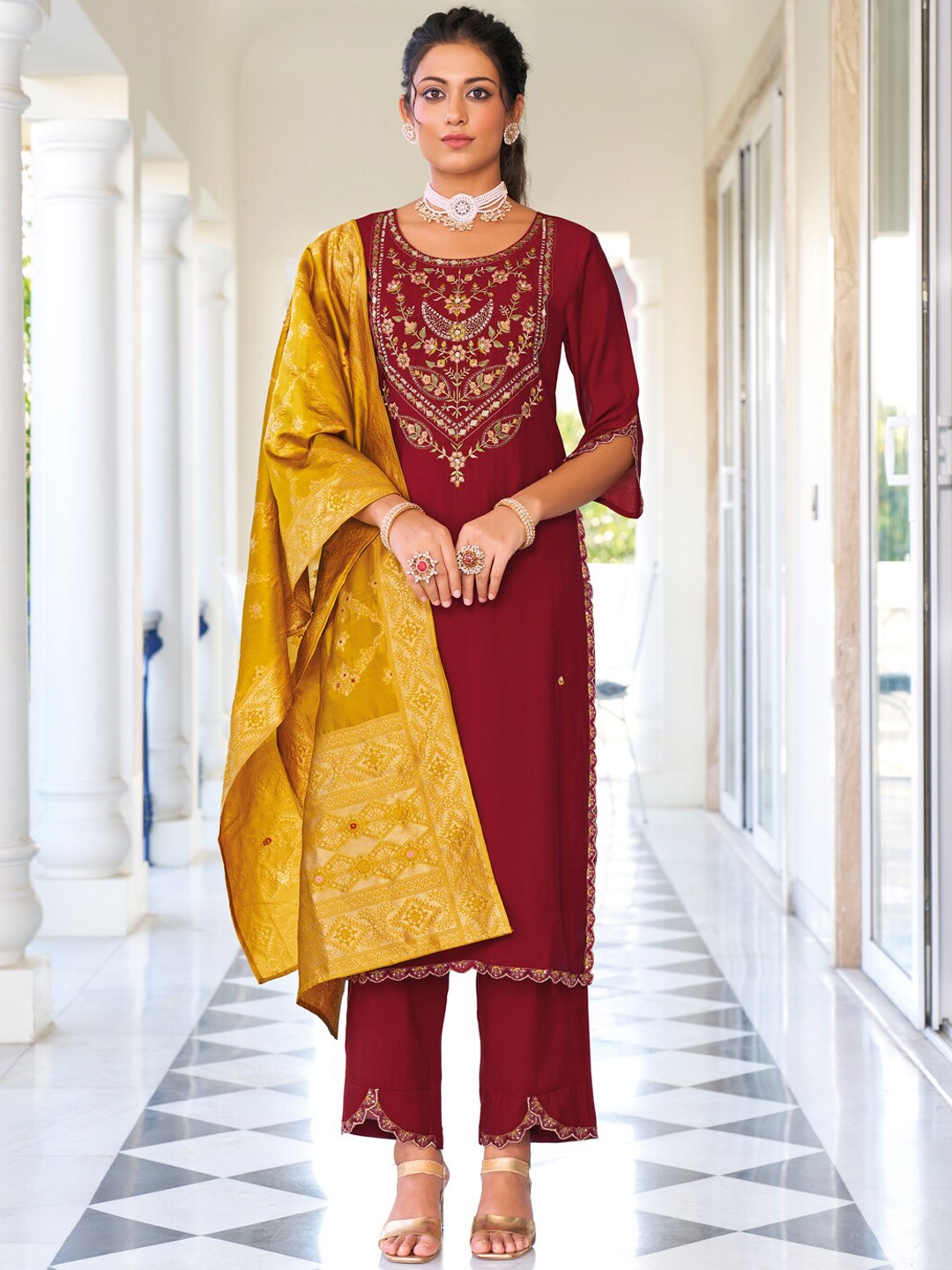 

VredeVogel Women Maroon Embroidered Regular Kurta with Trousers & With Dupatta