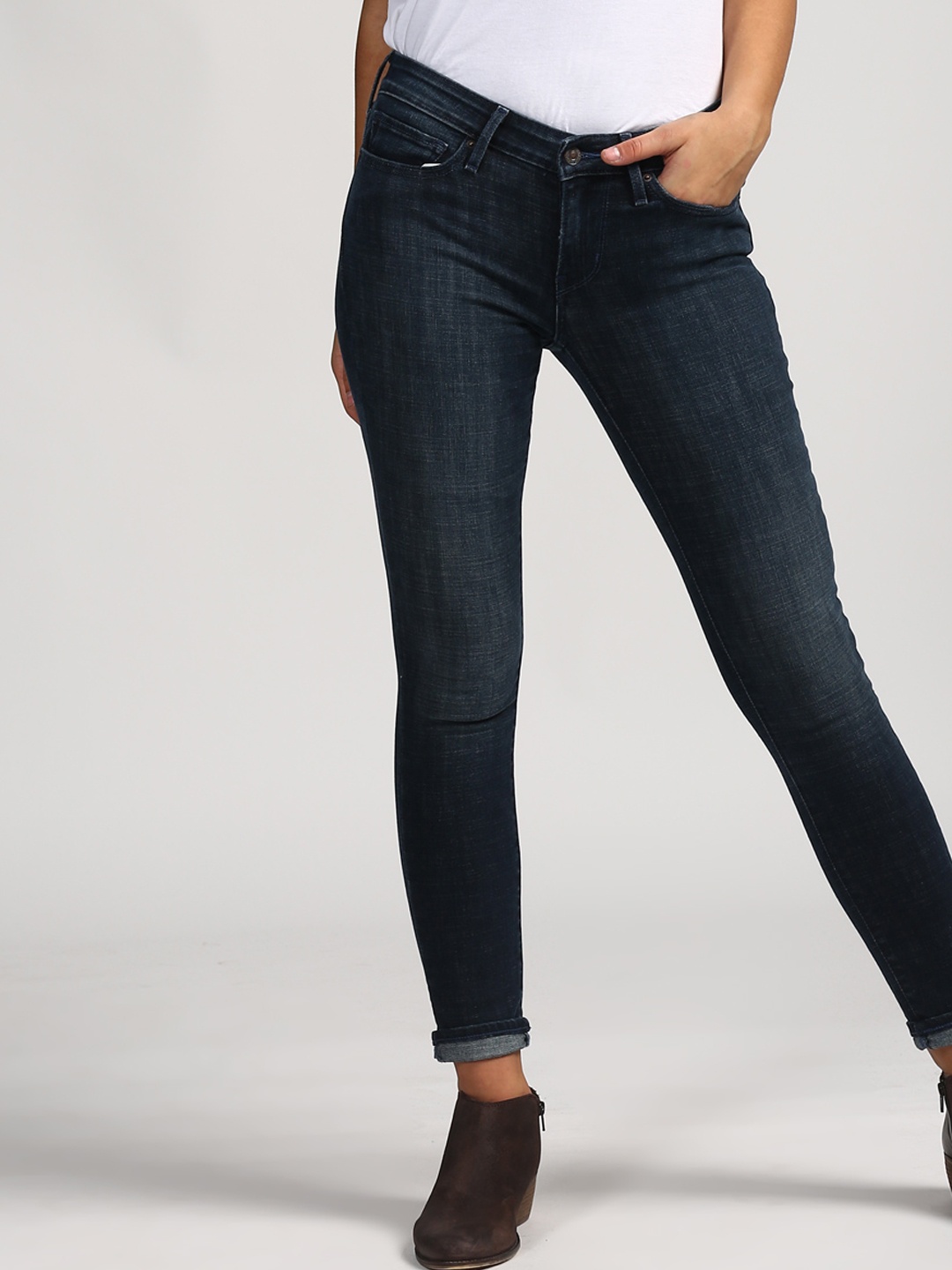 

Levis Women Blue 711 Skinny Fit Mid-Rise Clean Look Jeans