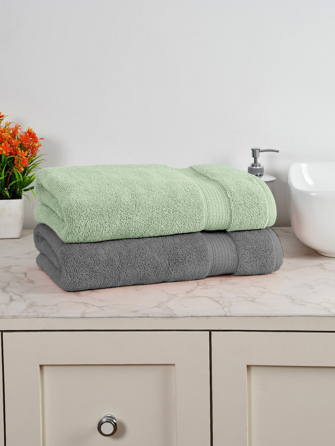 

AVI Living Grey & Green 2 Pieces Cotton Anti-Bacterial 550 GSM Reversible Bath Towels