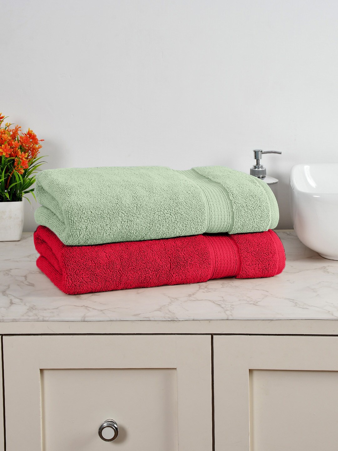 

AVI Living Red & Green 2 Pieces Cotton Anti-Bacterial 550 GSM Reversible Bath Towels