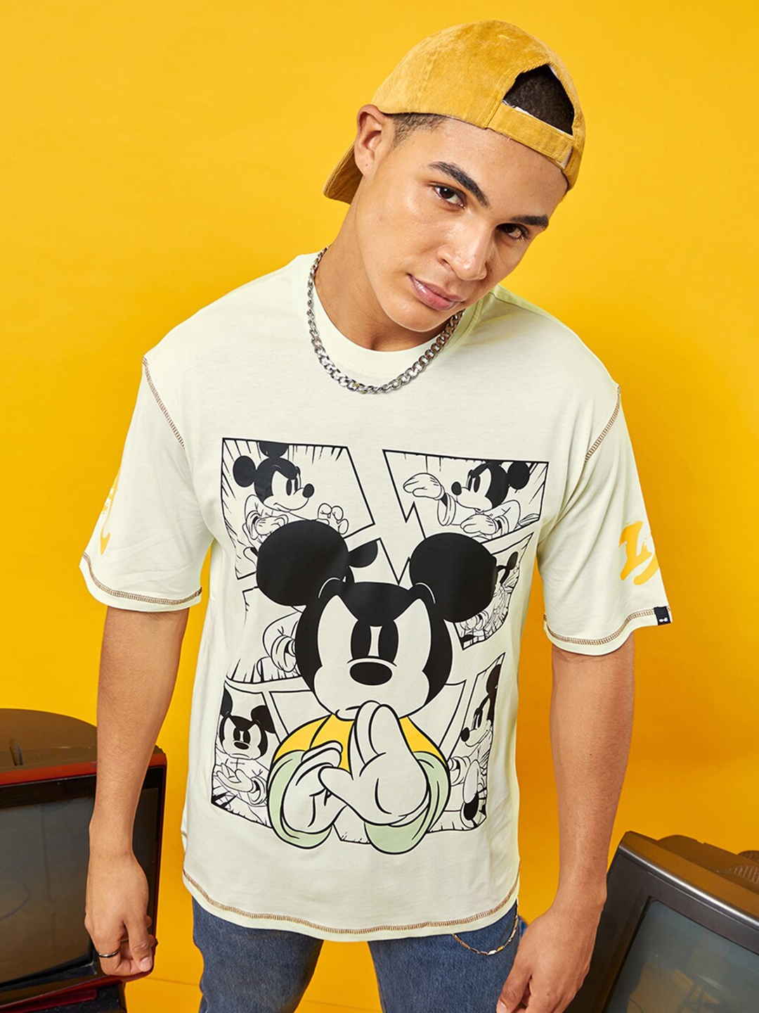 

Bewakoof Off White Mickey Mouse Printed Oversized Cotton T-shirt
