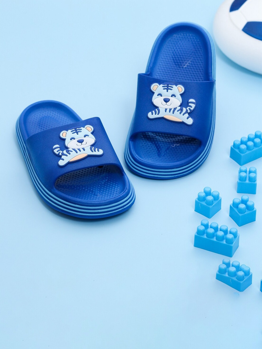 

Yellow Bee Boys Printed Sliders, Blue