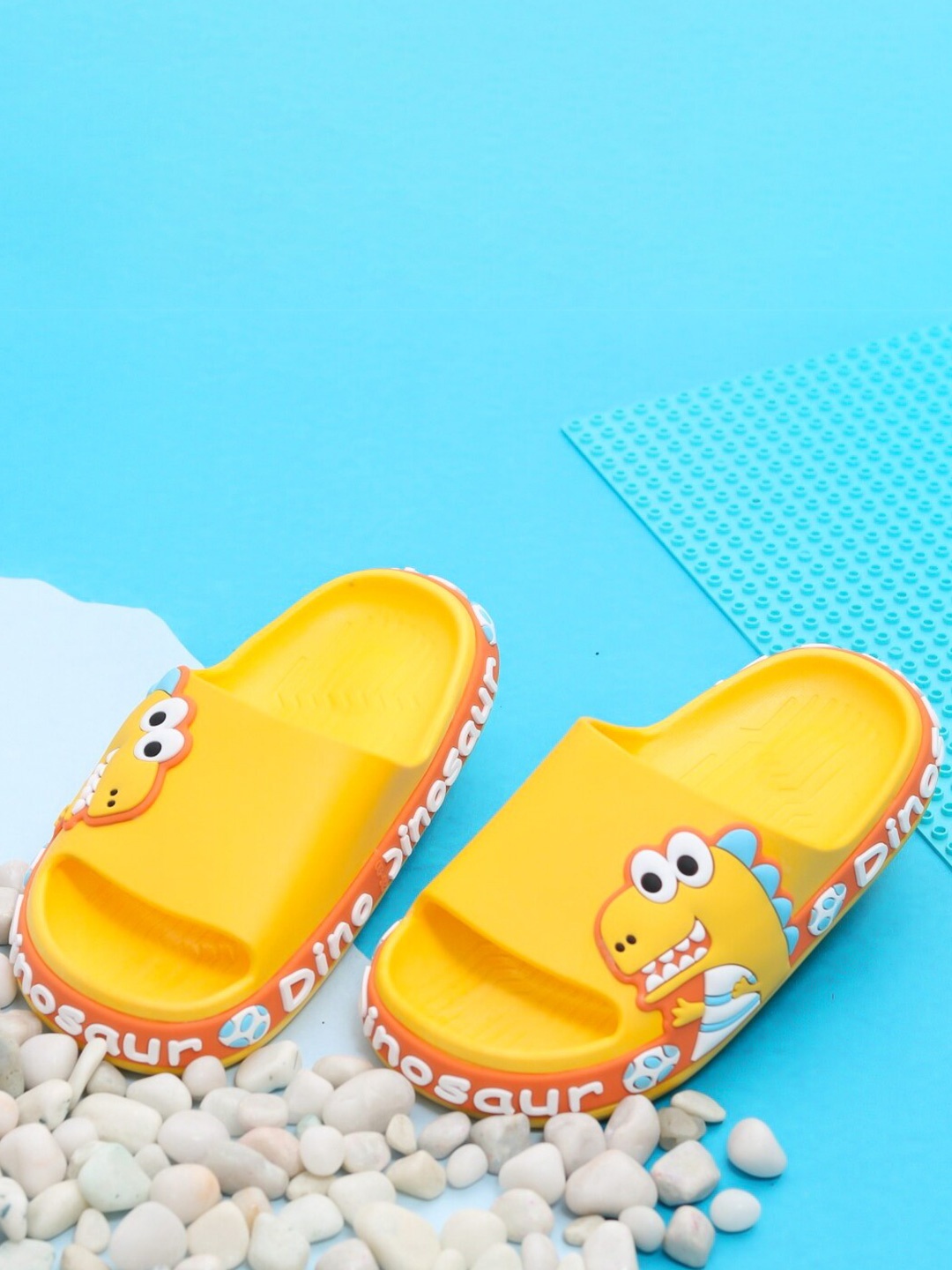 

Yellow Bee Boys Crocodilte Detail Rubber Sliders