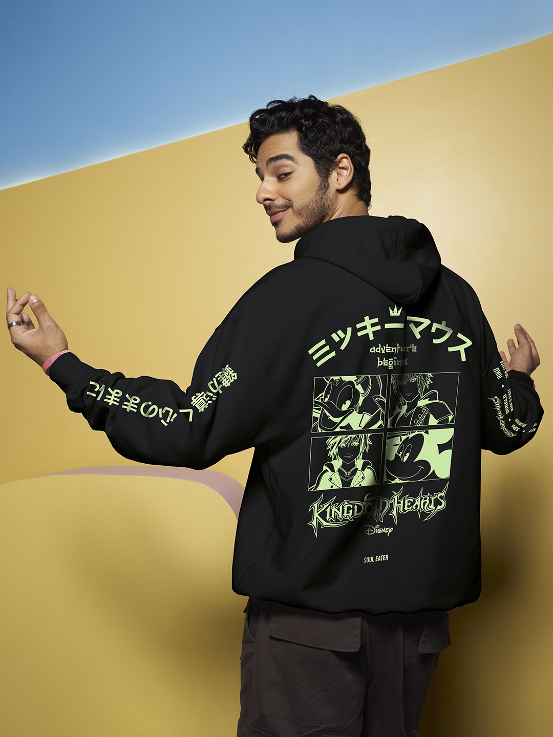 

Bewakoof Heavy Duty 1.0 Men Mickey'S Kingdom Graphic Printed Oversized Hoodies, Black
