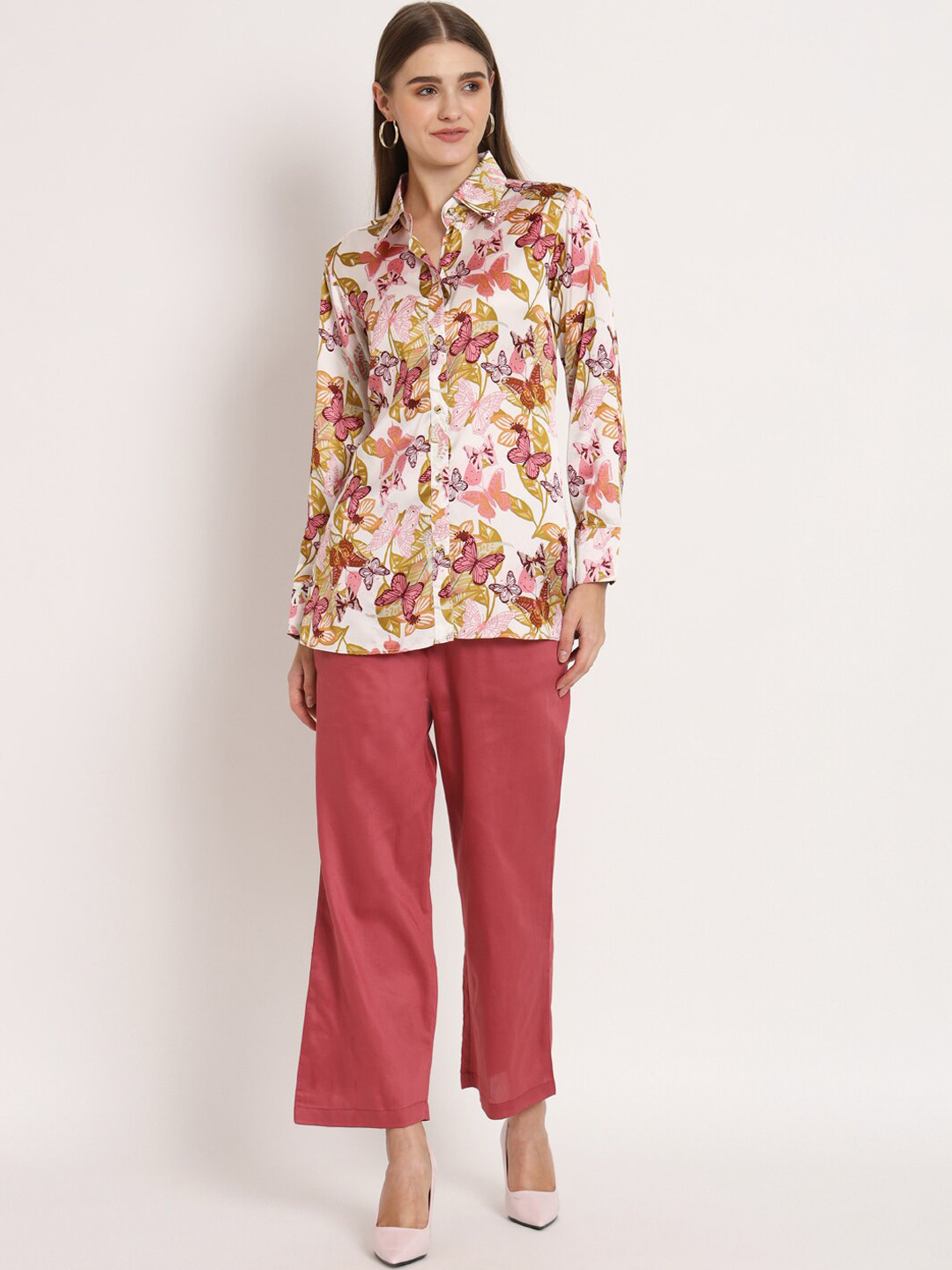 

HEY HOTTIE Printed Shirt With Mid-Rise Trousers, White