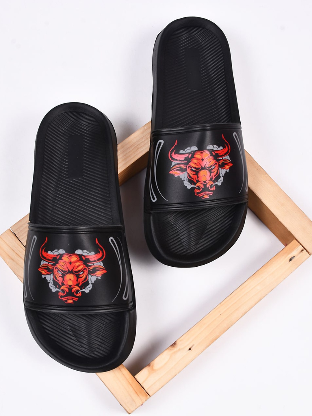 

PERY PAO Men Printed Sliders, Black