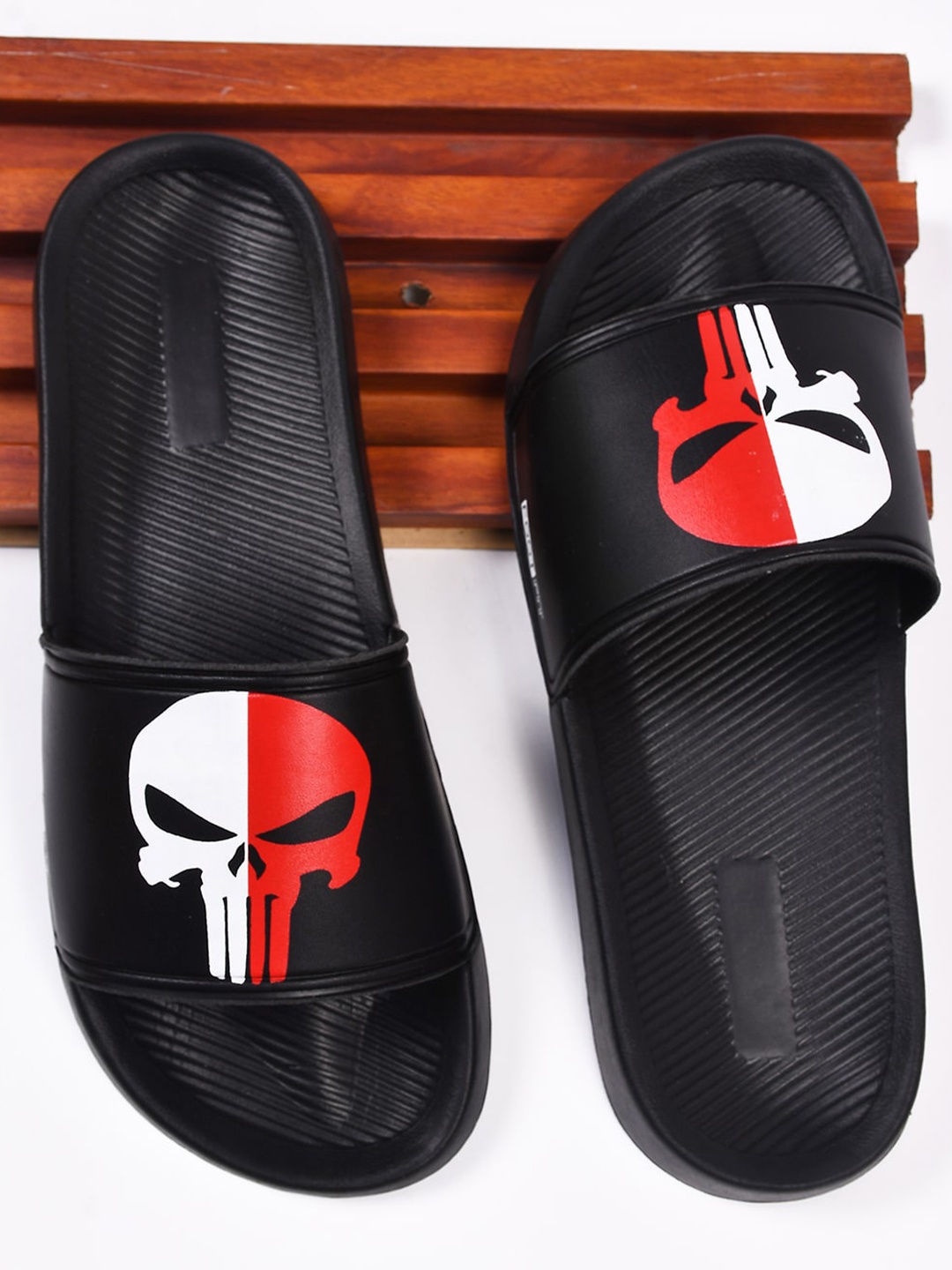 

PERY PAO Men Printed Sliders, Black