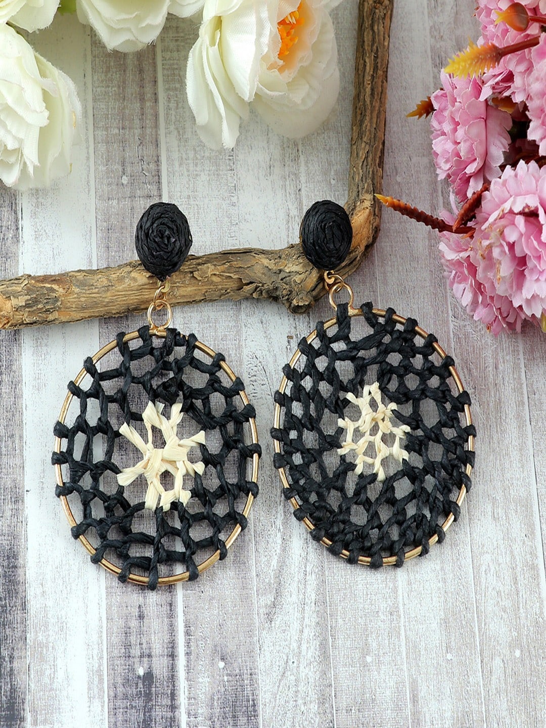 

UNIVERSITY TRENDZ Gold-Plated Classic Thread Work Drop Earrings, Black