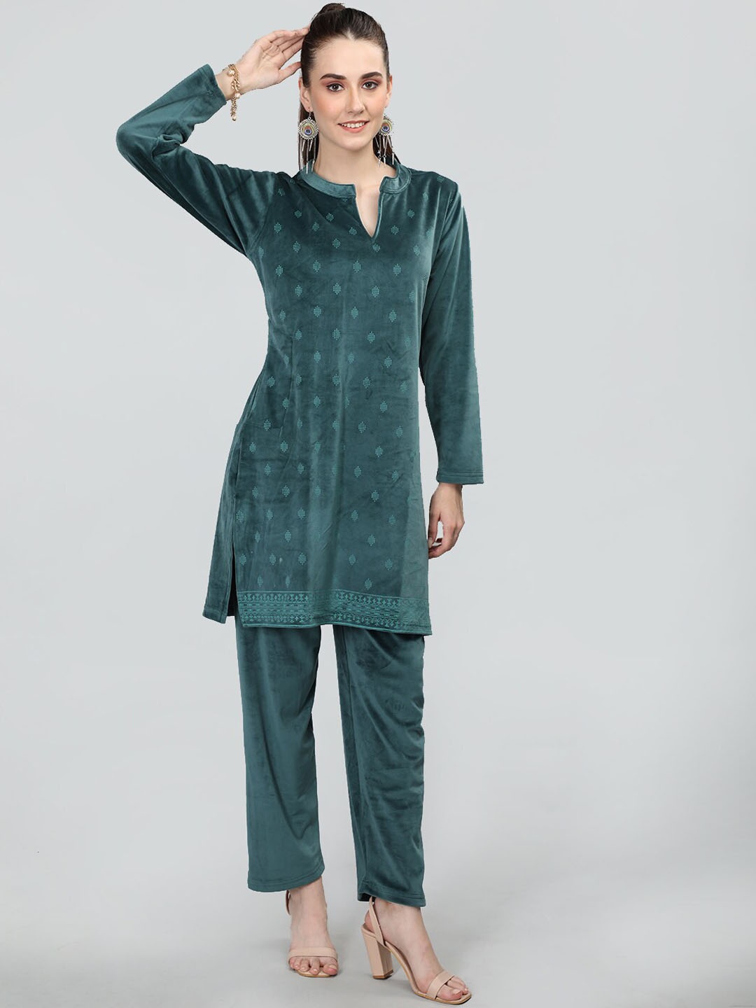 

Duchess Geometric Printed Mandarin Collar Regular Velvet Kurta With Trousers, Olive