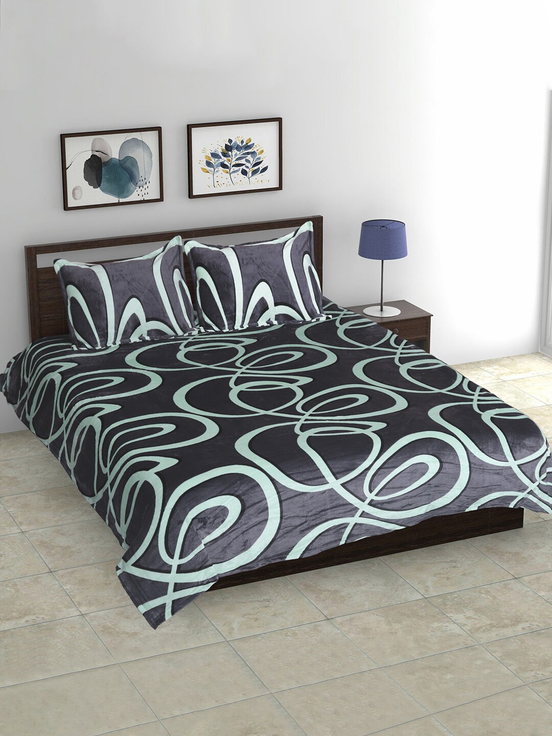 

Cloth Fusion Grey Microfiber Fleece 104 TC Winter King Bedsheet with 2 Pillow Covers