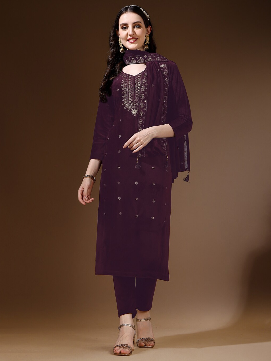 

Ziva Fashion Floral Embroidered Velvet Kurta & Trousers With Dupatta, Maroon