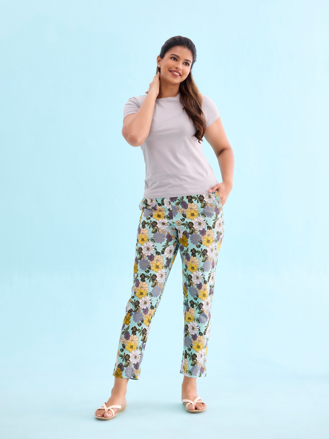

Go Colors Women Printed Mid Rise Cotton Lounge Pants, Green