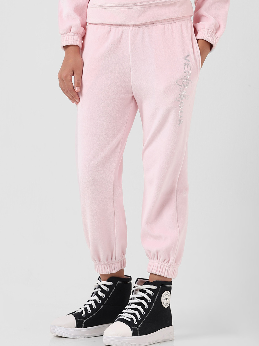 

Vero Moda Girls Mid Rise Brand Logo Printed Relaxed Fit Joggers, Pink