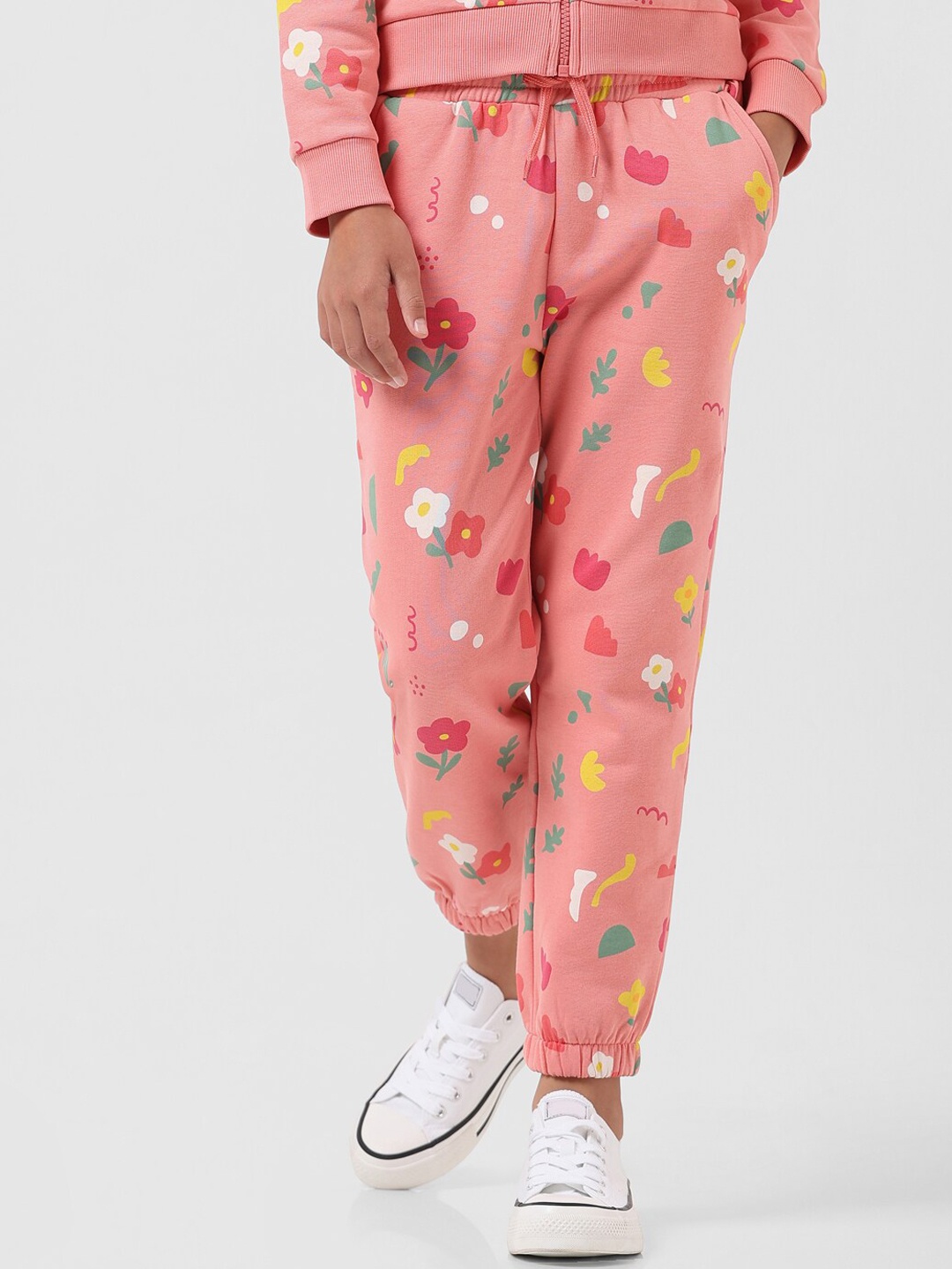 

Vero Moda Girls Floral Printed Mid-Rise Relaxed Fit Pure Cotton Joggers, Peach