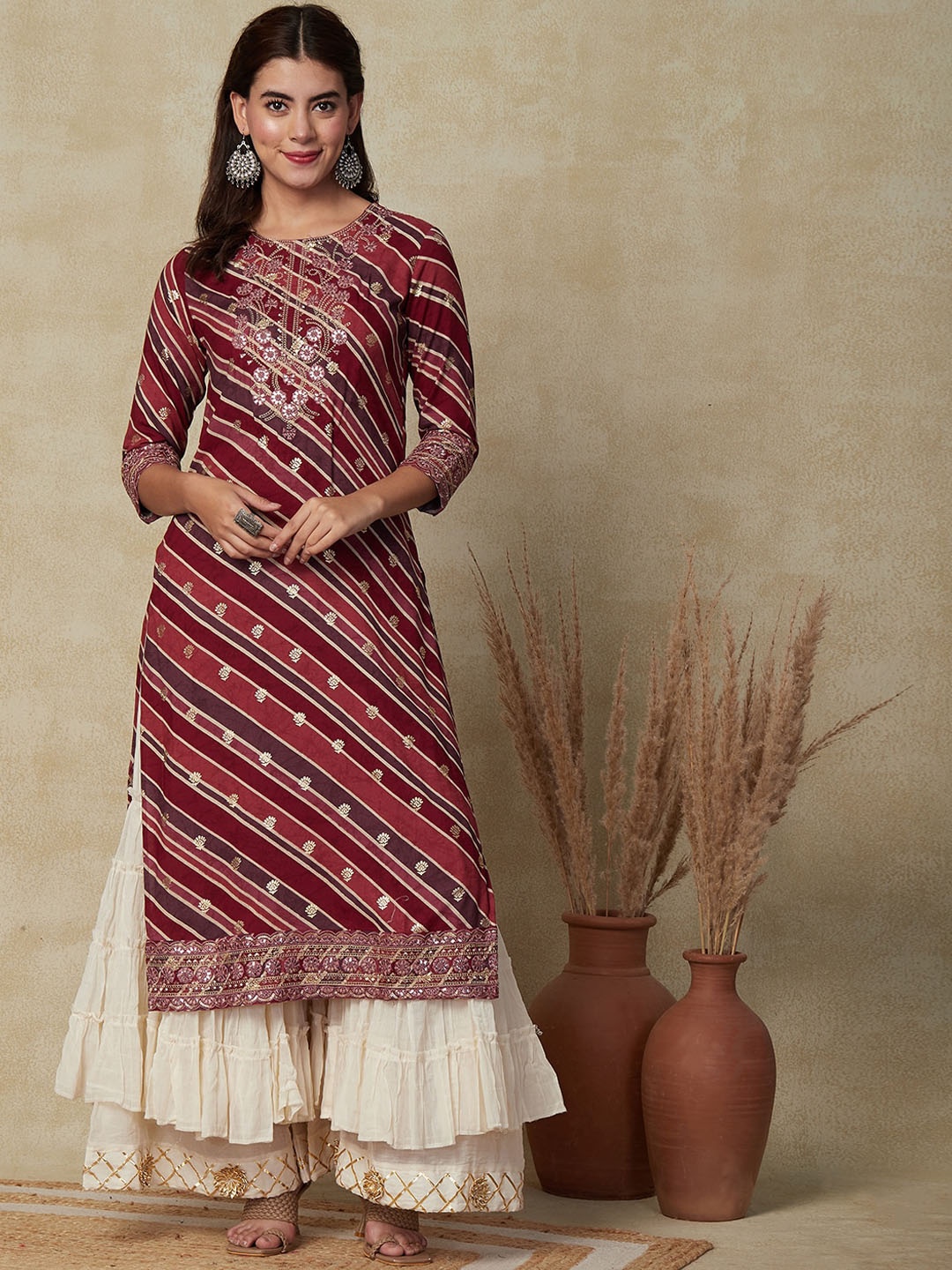 

FASHOR Maroon Striped Round Neck Straight Foil Print Sequins Kurta