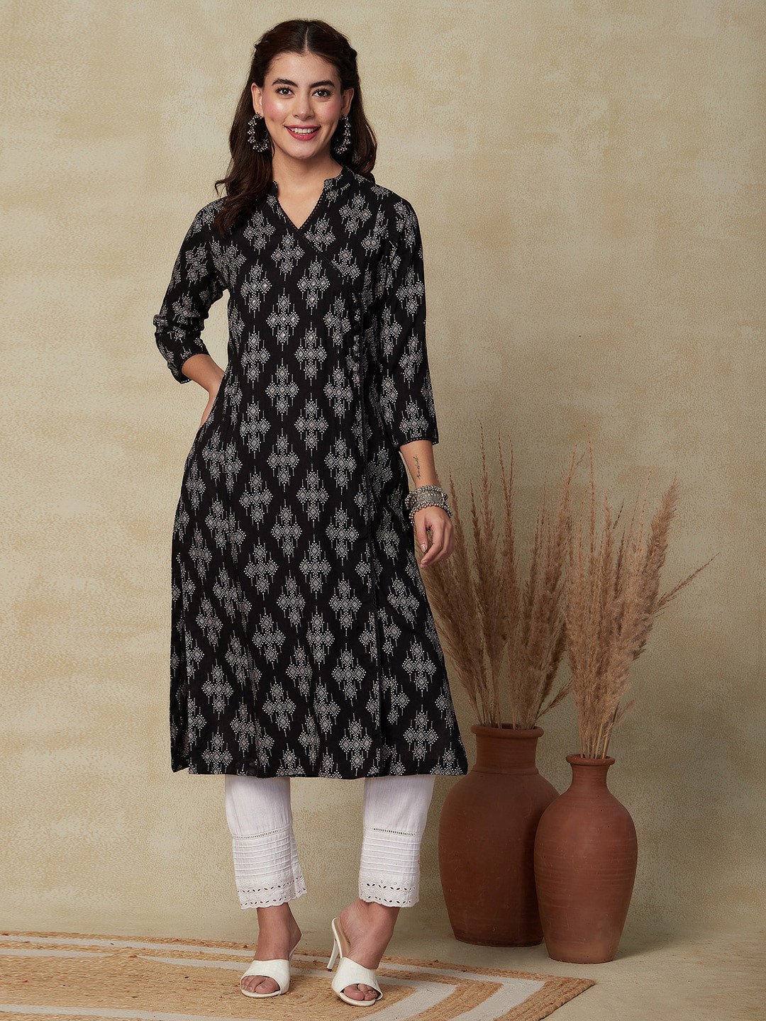 

FASHOR Ethnic Motifs Printed Mandarin Collar Straight Angrakha Kurta, Black
