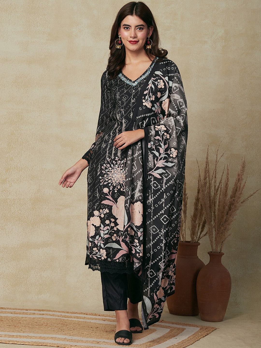 

FASHOR Black Floral Printed Straight Kurta with Trousers & Dupatta