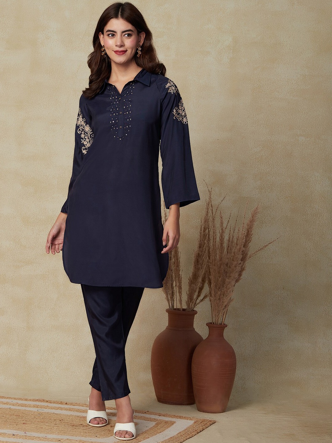 

FASHOR Ethnic Motifs Embroidered Regular Sequinned Kurta with Trousers, Navy blue