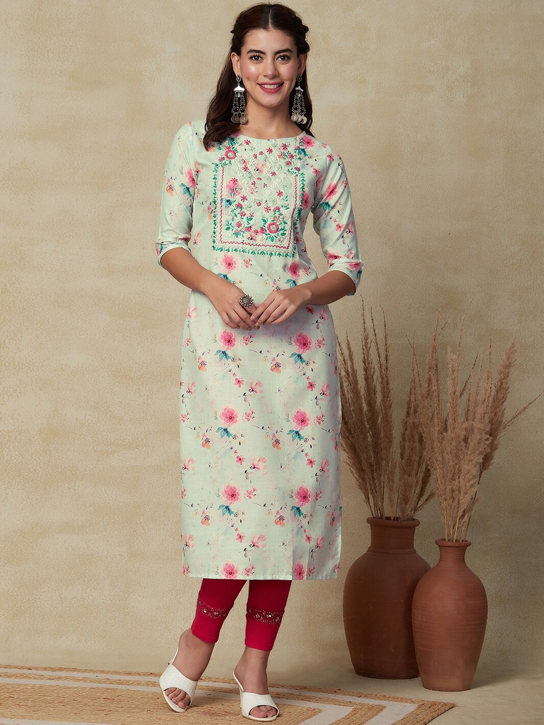 

FASHOR Green Floral Printed Round Neck Straight Chikankari Thread Work Kurta