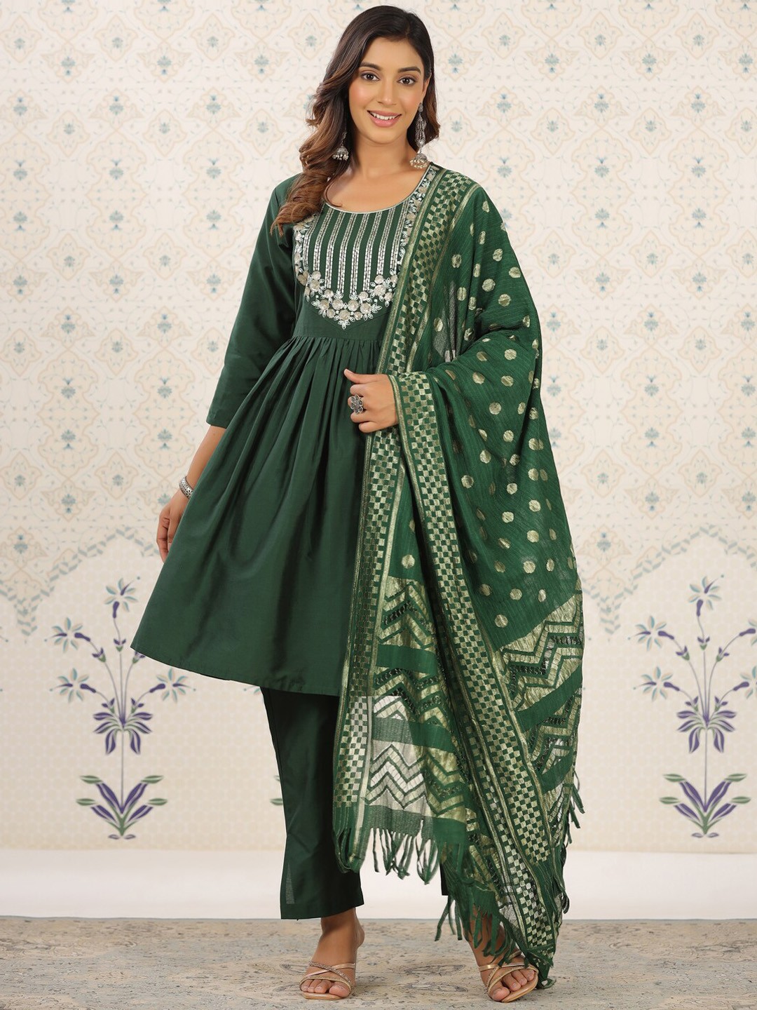 

Ode by House of Pataudi Green Floral Embroidered Thread Work Kurta With Trousers & Dupatta